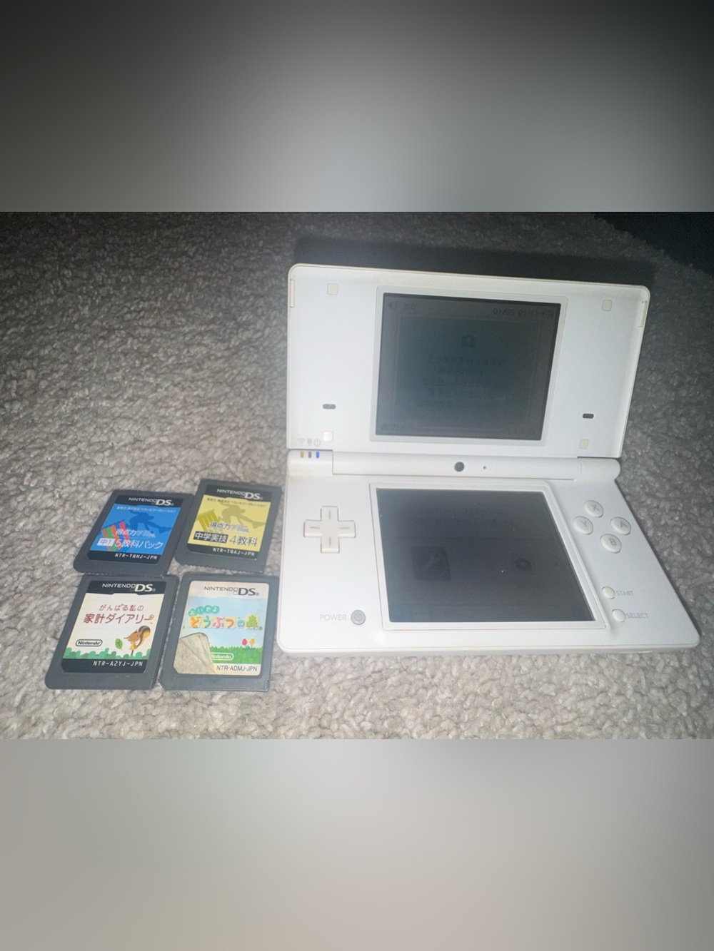 Nintendo DSI White Dual-Screen Handheld with 4 DS Game Cartridges - Japanese